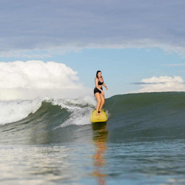 Longboard in Southern Rica - Surf Amigas