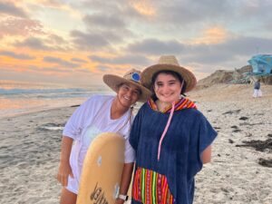 Surf with Amigas amiga Tracey and her daughter