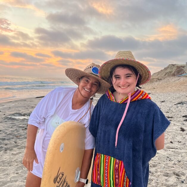 Surf with Amigas amiga Tracey and her daughter